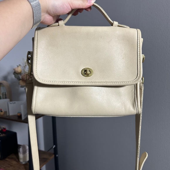 Vintage Coach Court - Picture 1 of 15